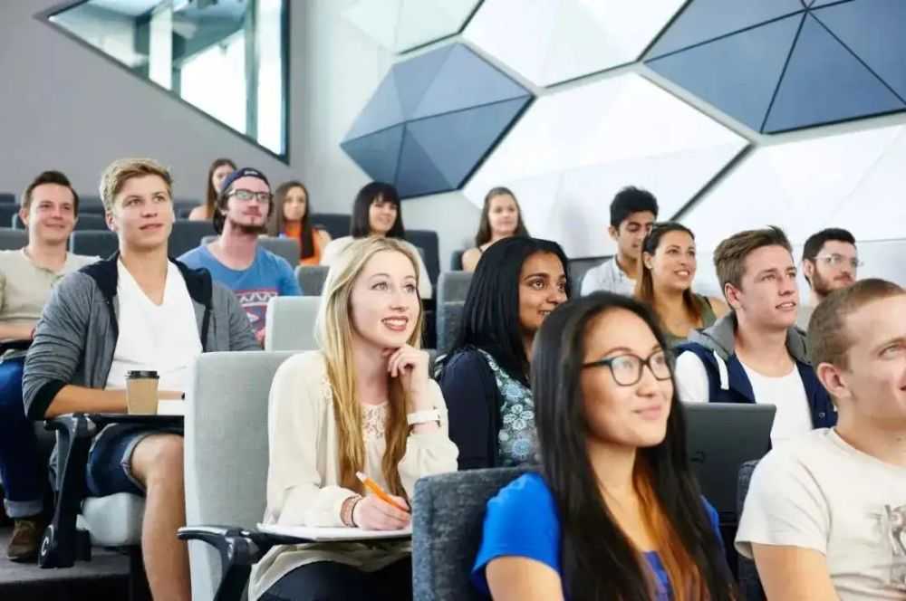 从美国“职高”到藤校康奈尔，他说体育才是爬藤的捷径之一