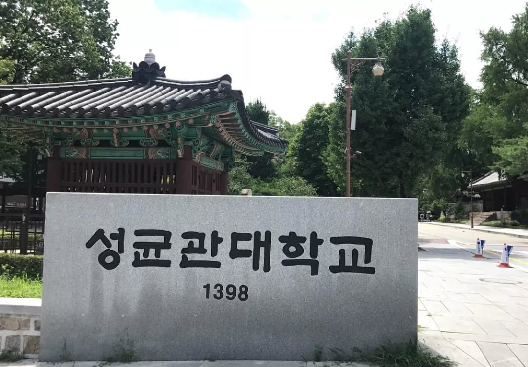 “张桂梅思政大讲堂——云南财经职业学院分课堂”开讲暨“鼎新思政讲堂·理论骑兵”训练营开营