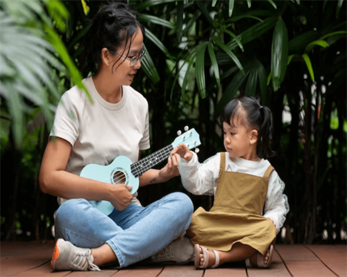 力挺乌军空袭俄罗斯，美国大使馆当天变脸，全员紧急撤离避难